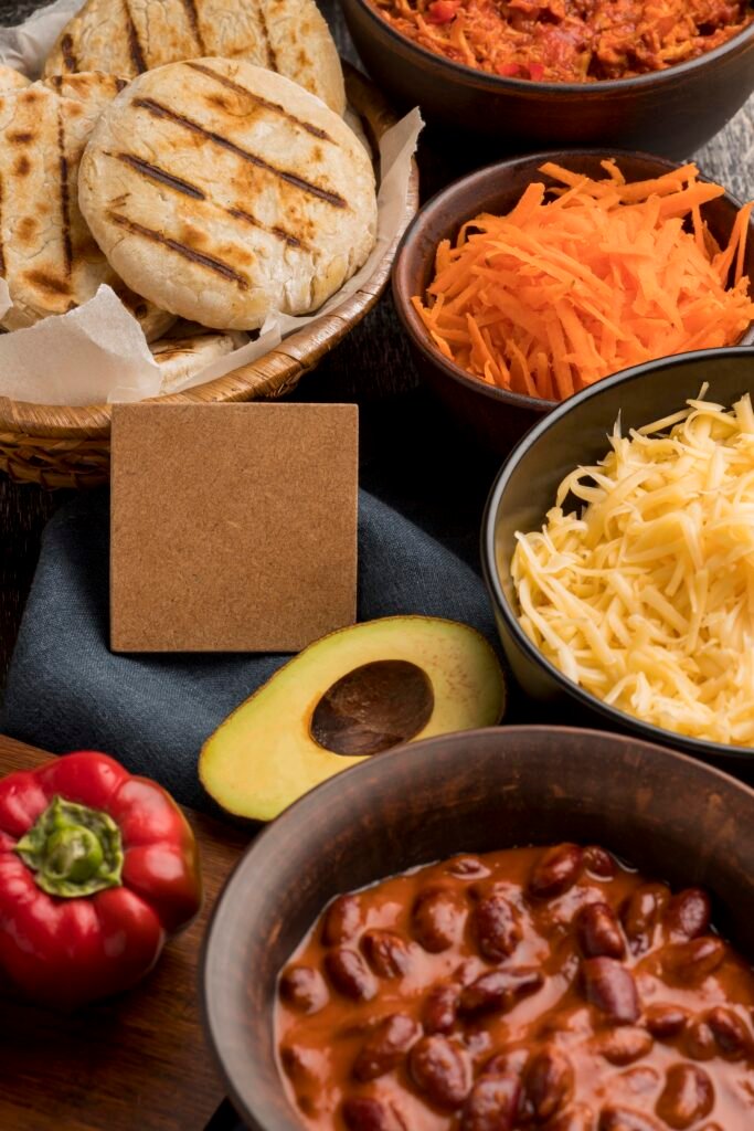 arranjo-de-comida-tradicional-de-alto-angulo